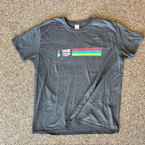 men's Gildan short sleeve T-shirt size XL